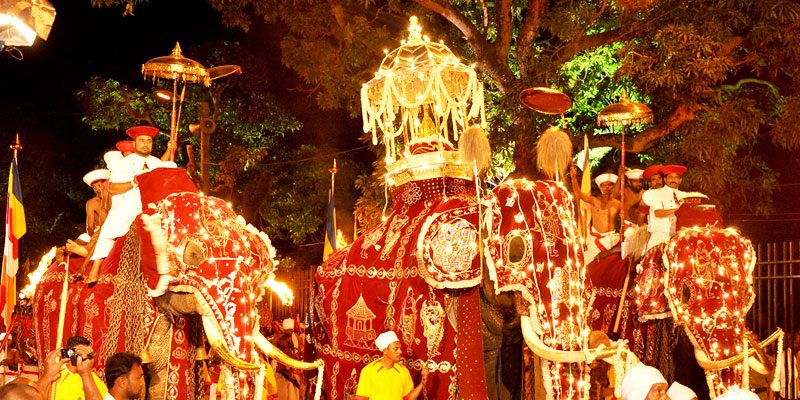 duruthu_perahera